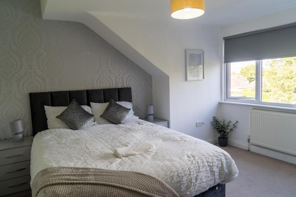 Spacious 15 Guest Home With 9 Beds In Shirley Solihull Exterior foto