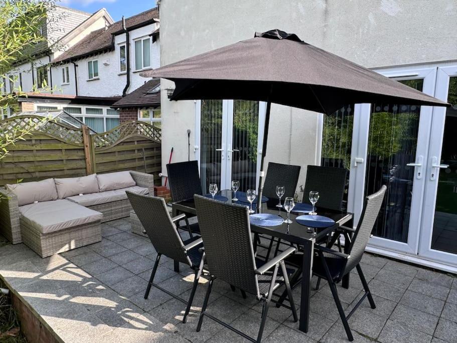 Spacious 15 Guest Home With 9 Beds In Shirley Solihull Exterior foto